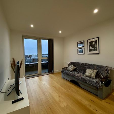 Spacious 2 Bedroom Penthouse Retreat Лондон Екстериор снимка