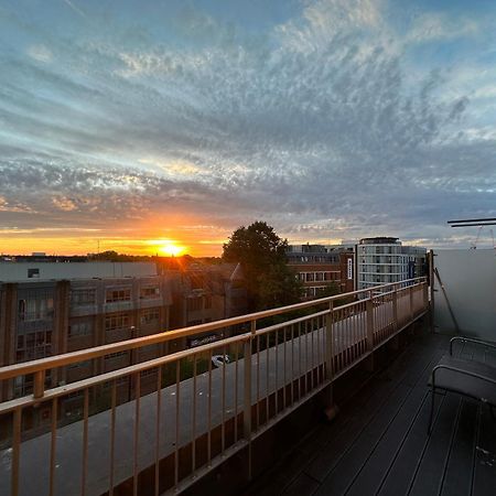 Spacious 2 Bedroom Penthouse Retreat Лондон Екстериор снимка