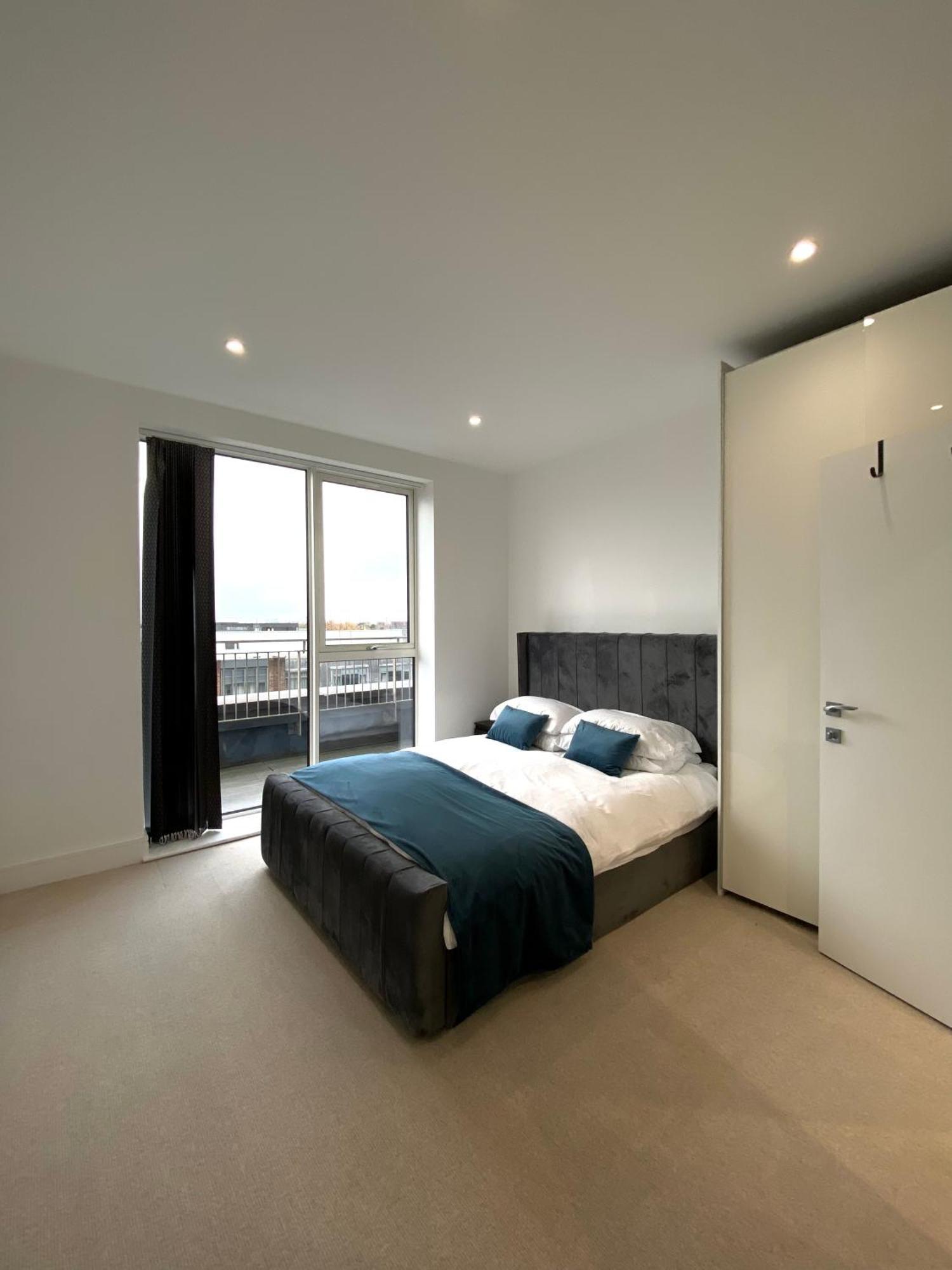 Spacious 2 Bedroom Penthouse Retreat Лондон Екстериор снимка