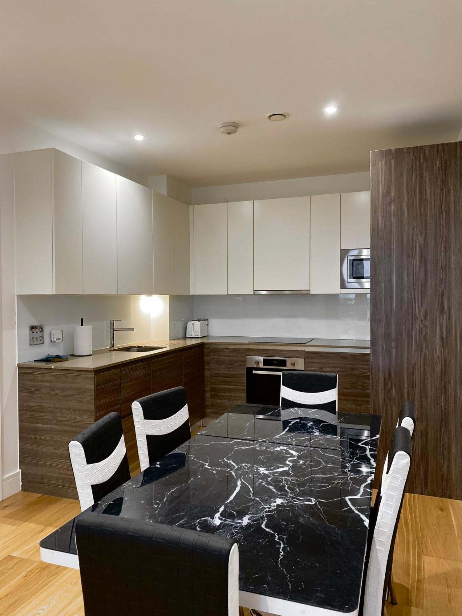 Spacious 2 Bedroom Penthouse Retreat Лондон Екстериор снимка