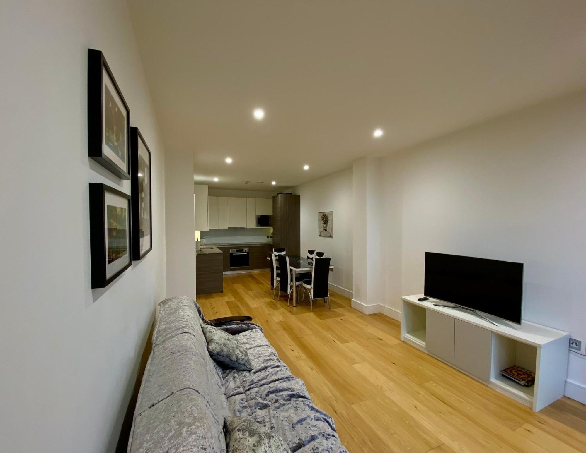 Spacious 2 Bedroom Penthouse Retreat Лондон Екстериор снимка