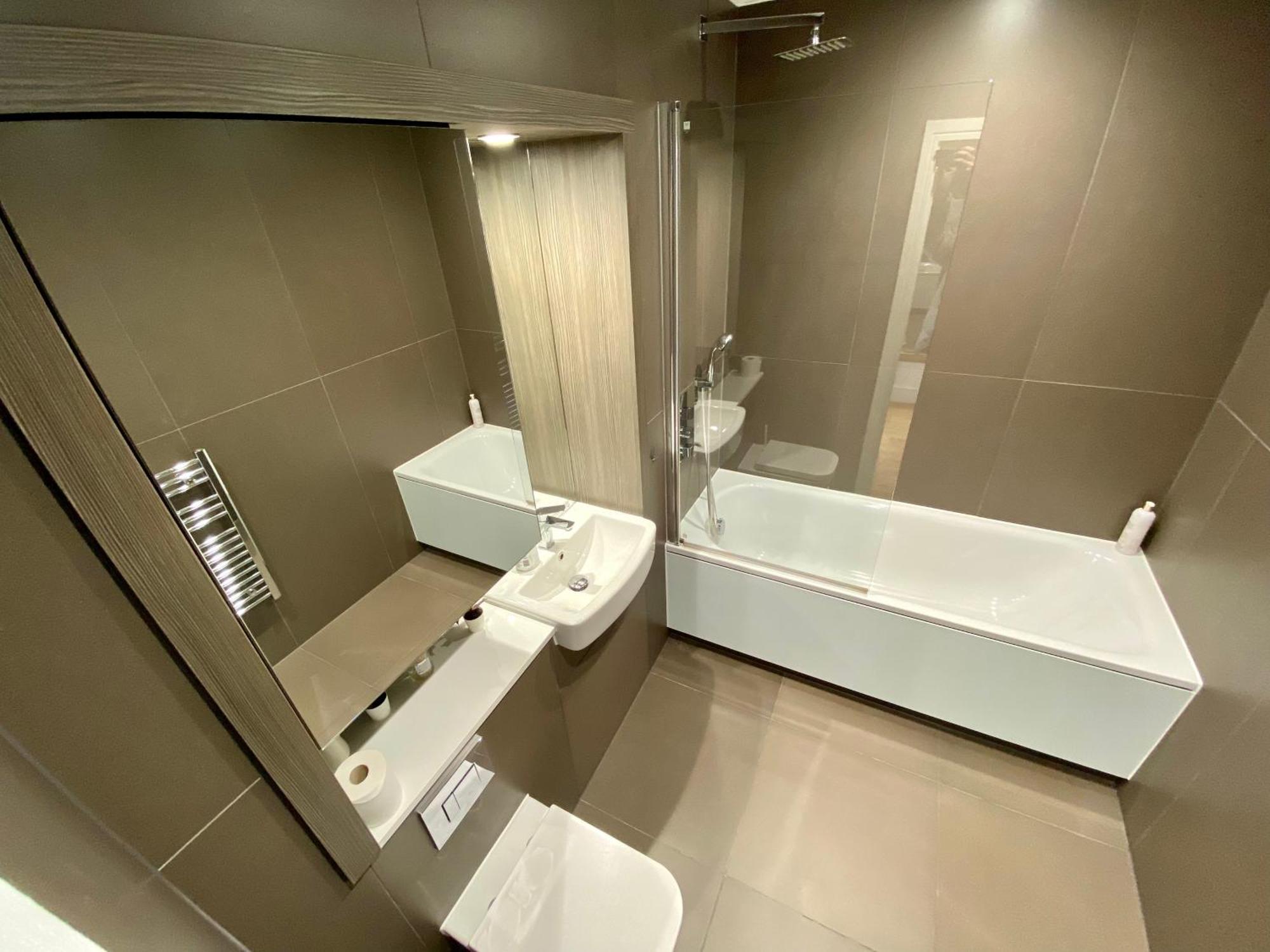 Spacious 2 Bedroom Penthouse Retreat Лондон Екстериор снимка