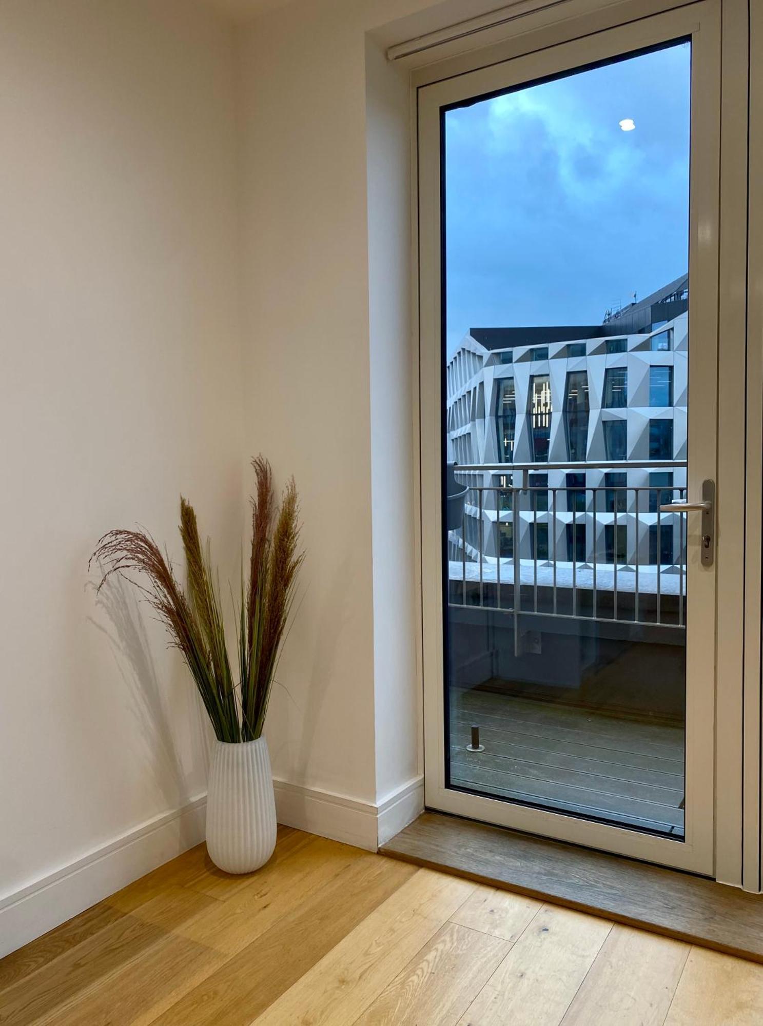 Spacious 2 Bedroom Penthouse Retreat Лондон Екстериор снимка
