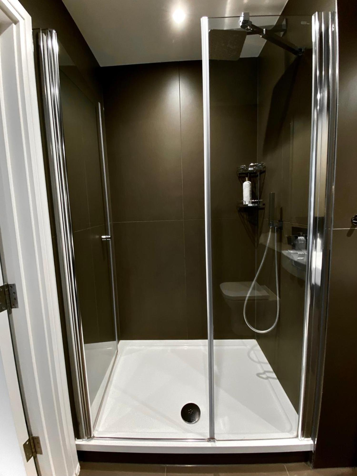 Spacious 2 Bedroom Penthouse Retreat Лондон Екстериор снимка